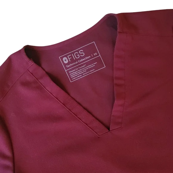 Figs Casma Three Pocket Scrub Top Burgundy - Picture 3 of 5